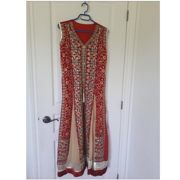 Traditional outfit - Picture 2 of 7